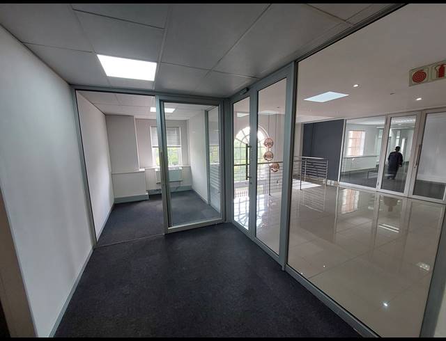 283M² OFFICE TO LET IN BRYANSTON